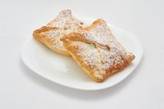 Слойка с яблочной начинкой